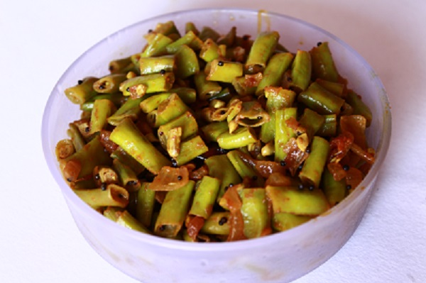 Achinga payar mezhukkupuratti / long beans stir fry – Yummy Recipes