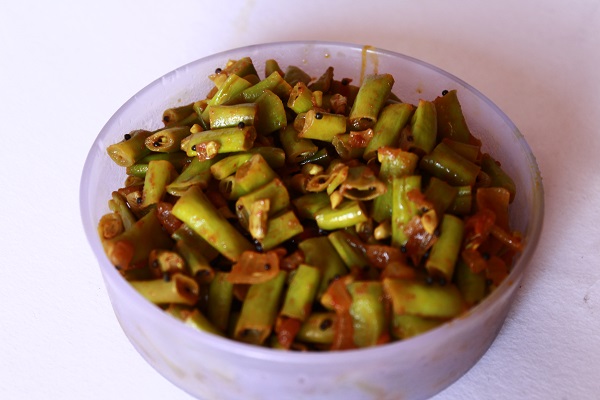 Achinga payar mezhukkupuratti / long beans stir fry – Yummy Recipes