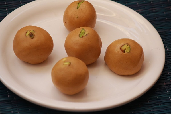 besan-ladoo