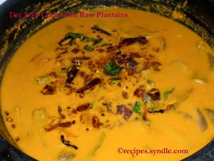 Dry Fish Curry With Raw Plantains ( Onakka meen curry with vazhakka)