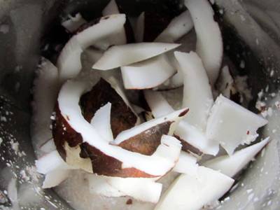 how to make coconut milk at home