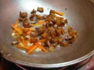 pancit lomi with fried wonton