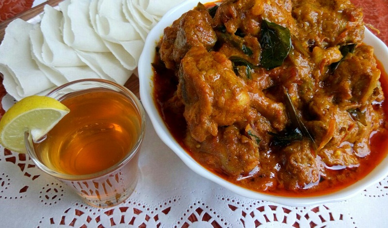 pathiri and Kozhi curry